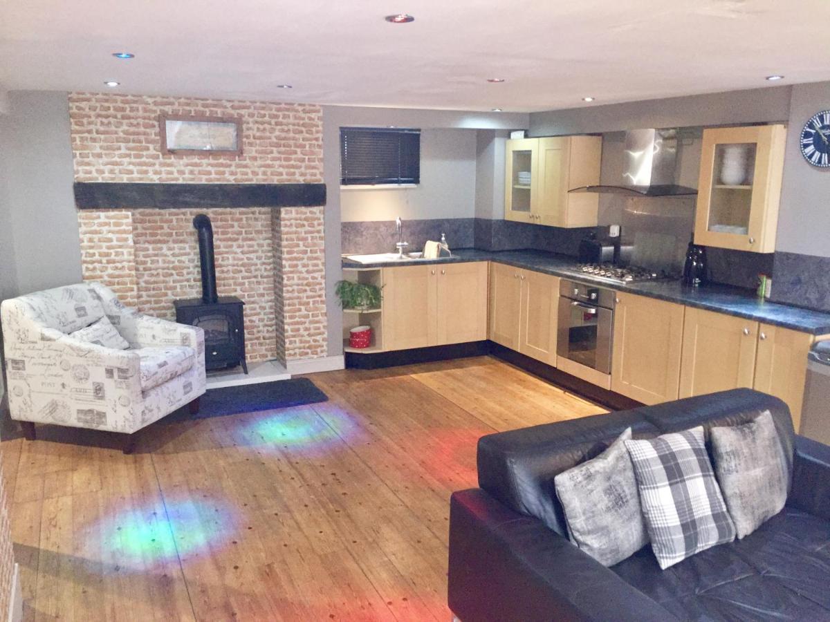 Large 2-Bed House Derbyshire Off Chatsworth Rd تشيسترفيلد المظهر الخارجي الصورة